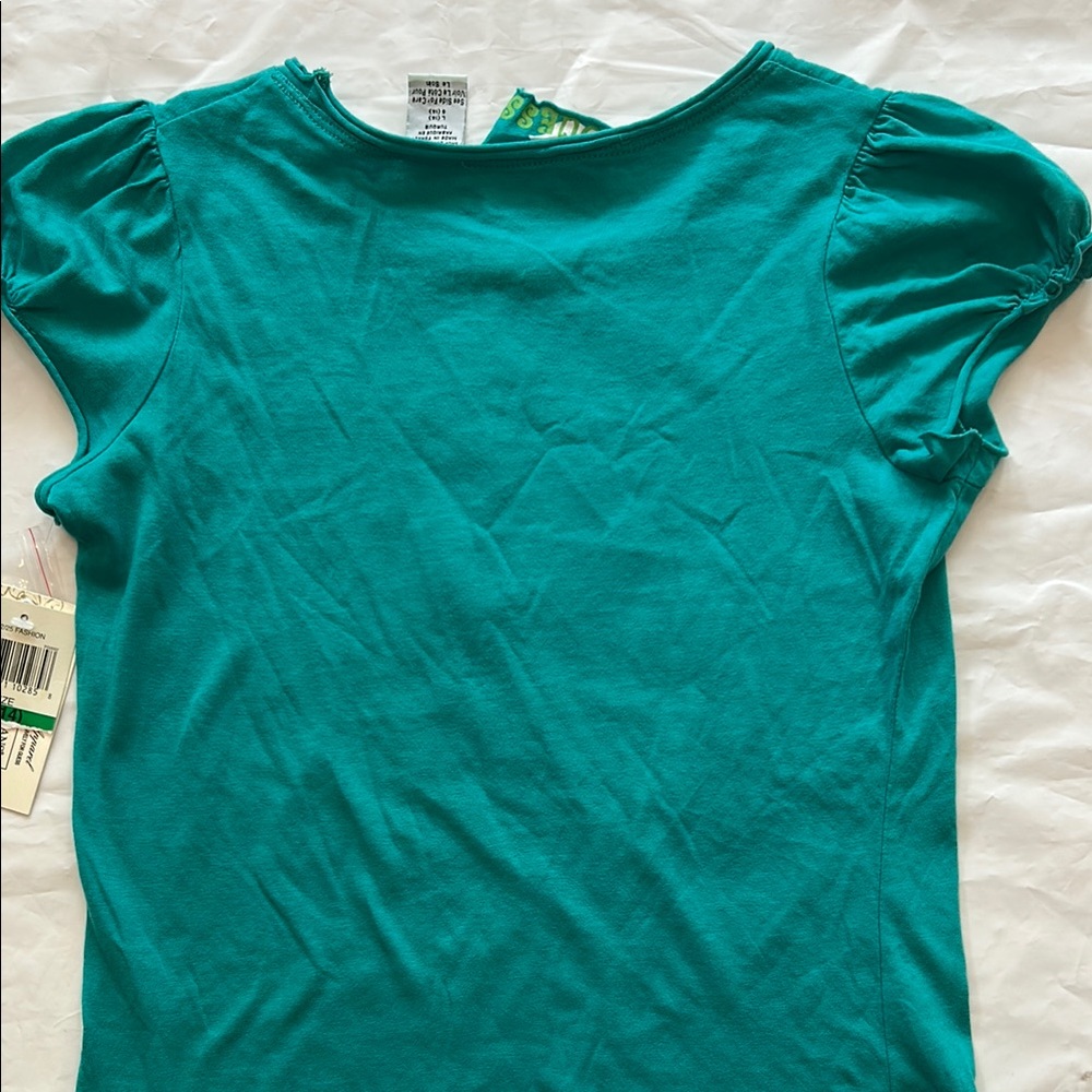 NWT.. Guess Green and Red Short Sleeve Tee with Graphic Design - Picture 6 of 9